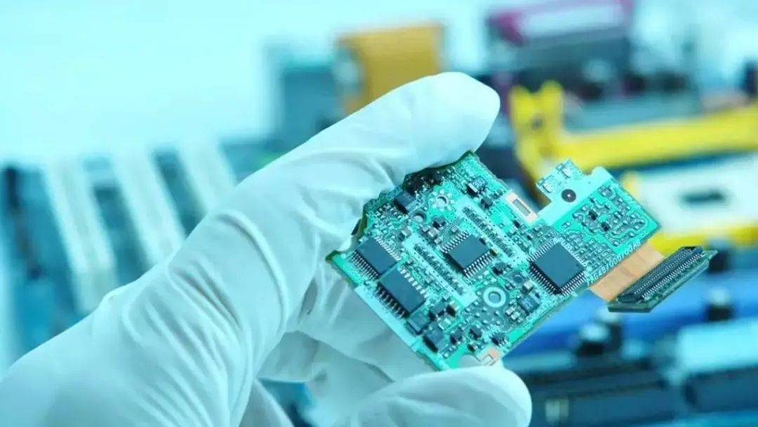 臺(tái)積電2nm芯片量產(chǎn) 領(lǐng)先中芯國際的技術(shù)差距與未來電子產(chǎn)品發(fā)展趨勢