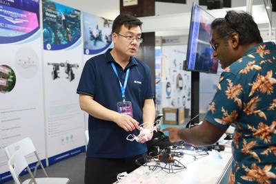 2000多款廣東“智造”產(chǎn)品亮相僑交會(huì)吉隆坡智能科技展，展現(xiàn)電子產(chǎn)品技術(shù)研發(fā)新成果